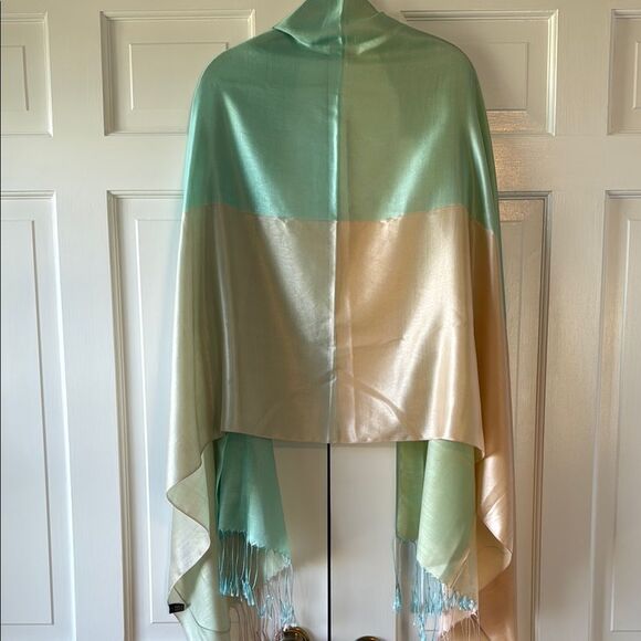 NWOT ITALIAN SILK ELEGANT OMBRE COLORBLOCK SHAWL WRAP SCARF AQUA CREAM - Picture 4 of 12